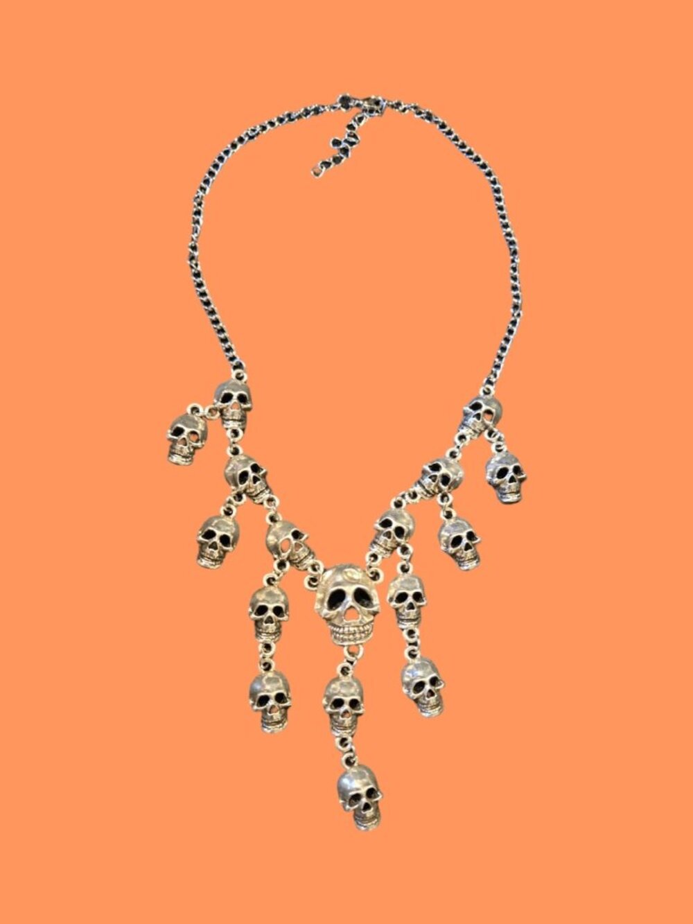 SKULLS NECKLACE~NEW!!